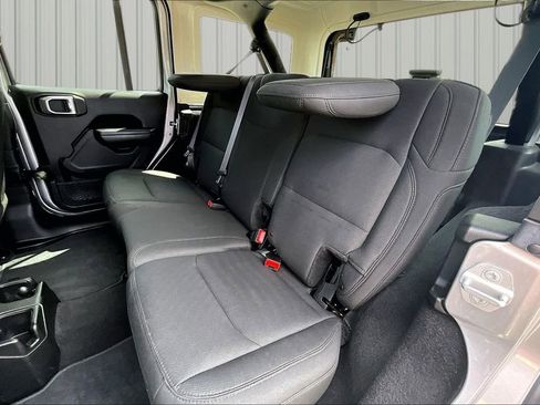 Used 2018 Jeep Wrangler Unlimited Sport S AWD/4WD image 19