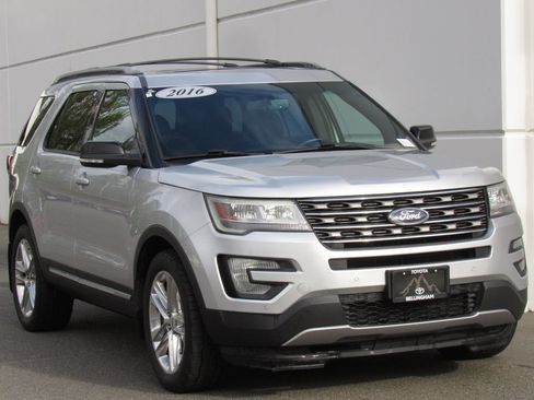 Used 2016 Ford Explorer XLT w/ Equipment Group 202A AWD/4WD image 2
