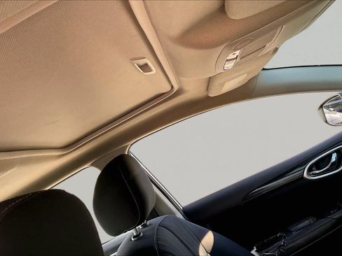 Used 2018 Nissan Sentra SV w/ Premium Package (P01) FWD image 14