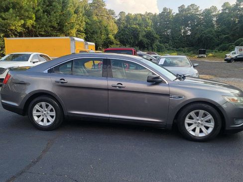 Used 2011 Ford Taurus SE image 4