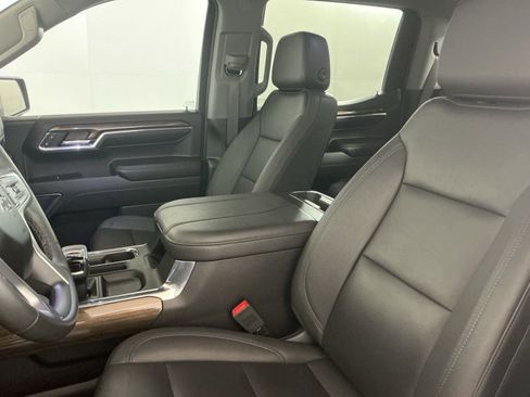 Used 2024 Chevrolet Silverado 1500 LT Trail Boss w/ Convenience Package II image 21