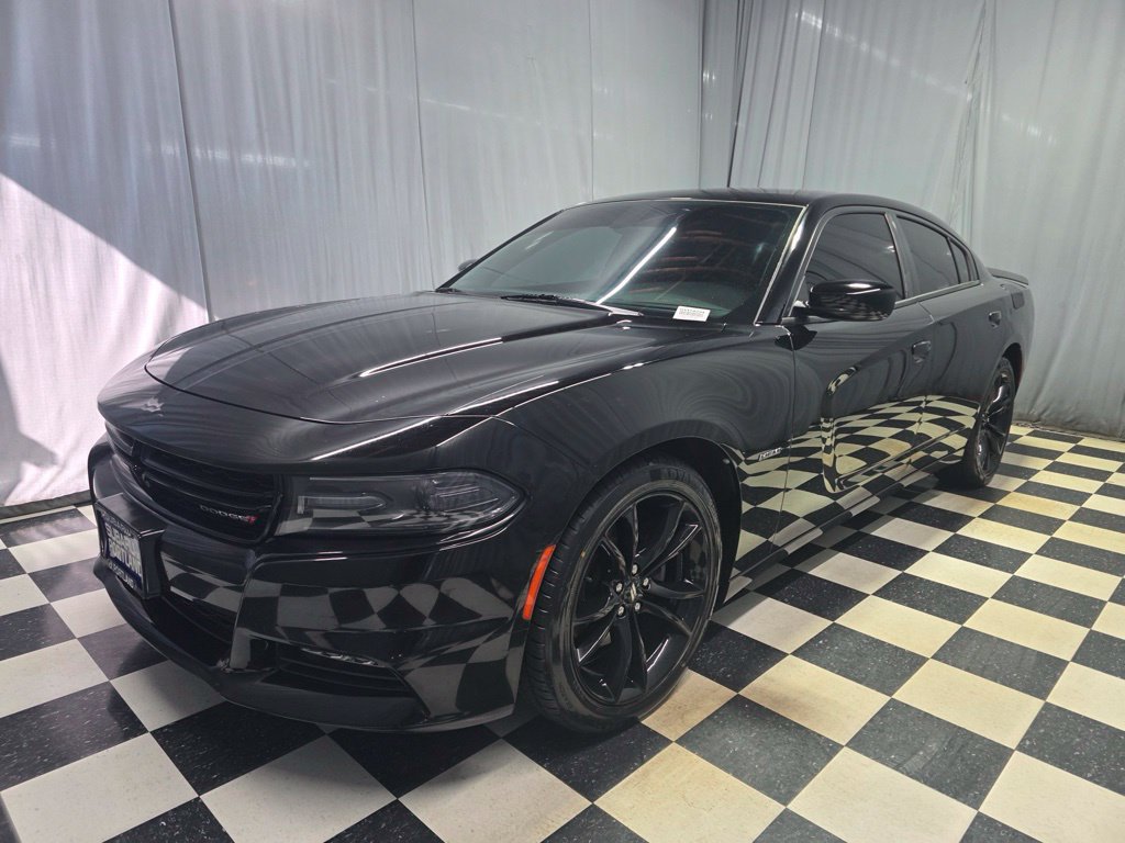 Used 2018 Dodge Charger R/T w/ Blacktop Package RWD image 1
