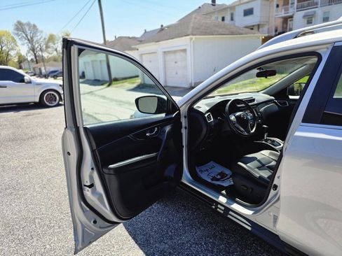 Used 2015 Nissan Rogue SL image 24