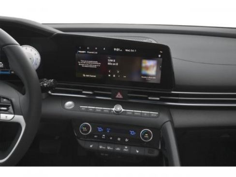 Used 2025 Hyundai Elantra SEL image 12