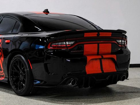 Used 2016 Dodge Charger SRT w/ Harman/Kardon Audio Group RWD image 15