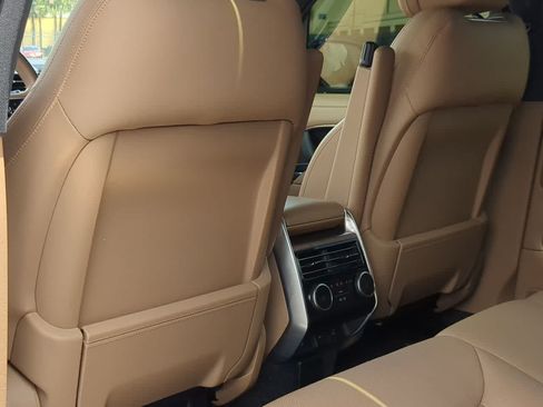 Certified 2025 Land Rover Range Rover SE AWD/4WD image 18