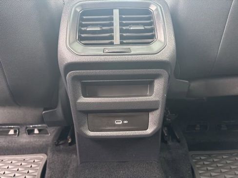 Used 2022 Volkswagen Taos SE AWD/4WD image 32