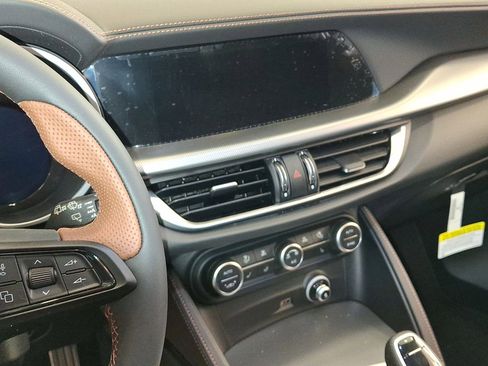 New 2025 Alfa Romeo Stelvio Sprint image 8