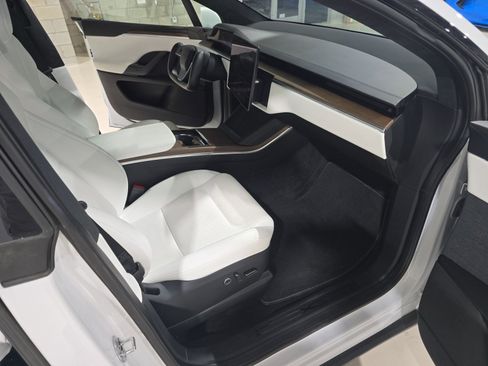 Used 2022 Tesla Model X image 22