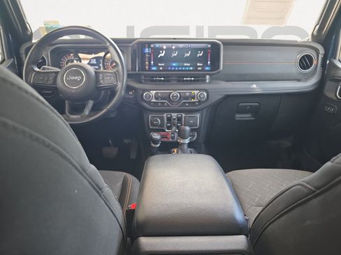 Used 2025 Jeep Gladiator Mojave AWD/4WD image 2