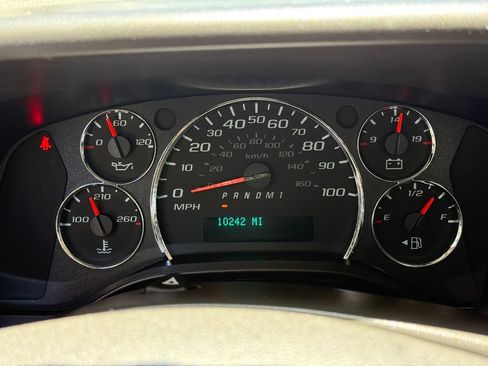 Used 2025 Chevrolet Express 2500 w/ Driver Convenience Package RWD image 9