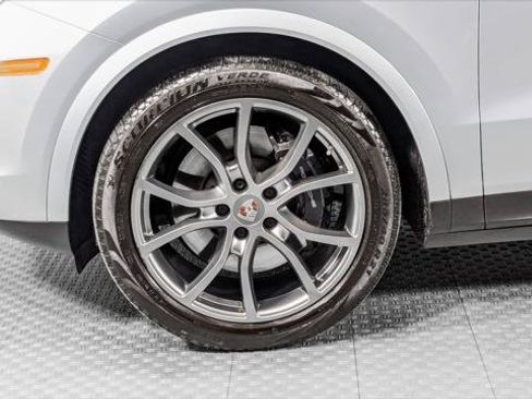 Used 2021 Porsche Cayenne Coupe AWD/4WD image 37