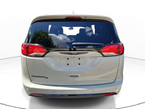 Used 2020 Chrysler Pacifica Touring-L w/ Advanced Safetytec Group FWD image 5