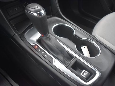 Used 2019 Chevrolet Equinox LS w/ LS Convenience Package image 27