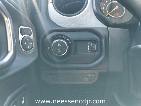 New 2025 Jeep Gladiator Sport image 27