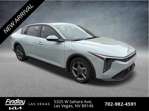 Certified 2025 Kia K4 FWD image 3