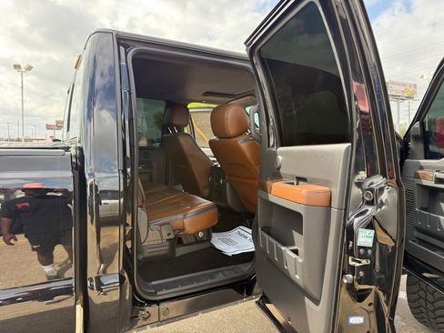 Used 2016 Ford F350 Platinum w/ FX4 Off-Road Package image 19