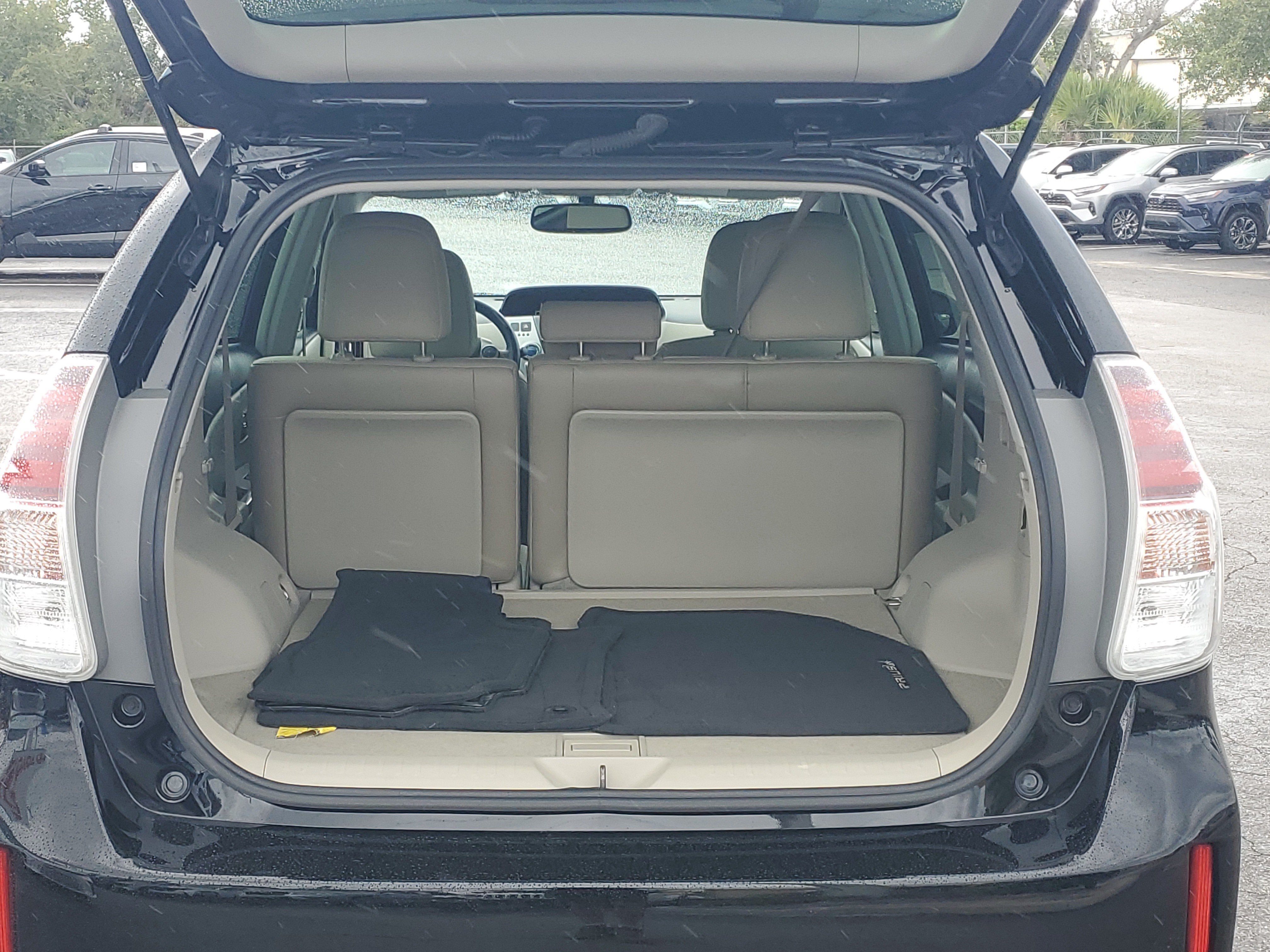 Used 2017 Toyota Prius V Four FWD image 10