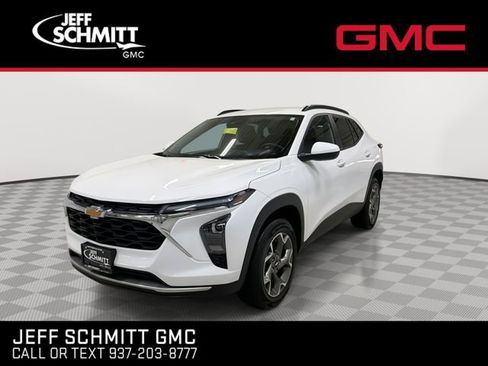 Certified 2025 Chevrolet Trax LT w/ LT Convenience Package FWD image 5
