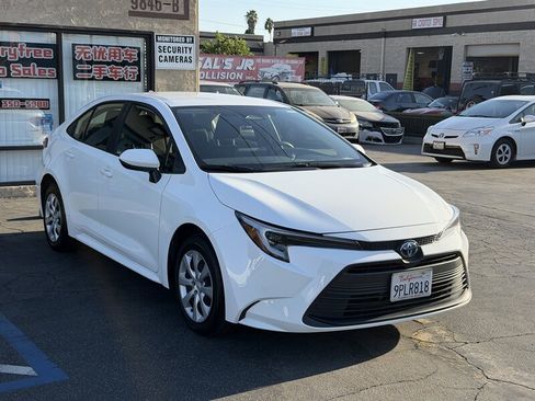 Used 2024 Toyota Corolla LE FWD image 3