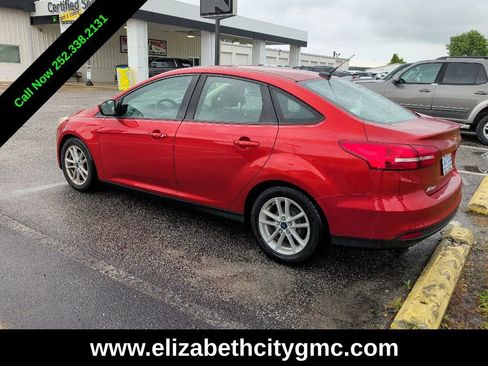 Used 2018 Ford Focus SE FWD image 4