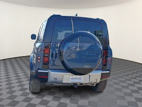 Used 2025 Land Rover Defender 110 S image 7