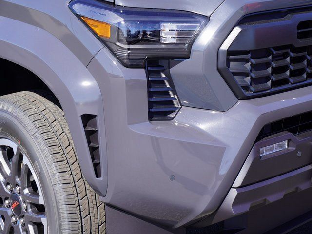 Used 2025 Toyota Tacoma TRD Sport w/ TRD Sport Upgrade Package AWD/4WD image 3