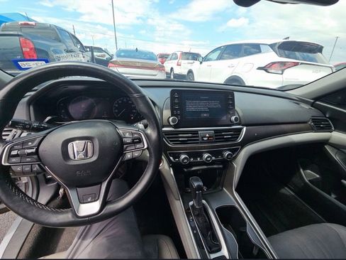 Used 2018 Honda Accord Touring image 9