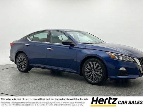 Used 2025 Nissan Altima 2.5 SV image 1