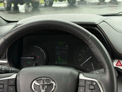 Used 2021 Toyota Sienna XSE image 11