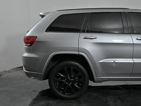 Used 2020 Jeep Grand Cherokee Altitude RWD image 11