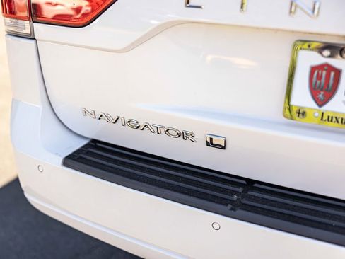 Used 2017 Lincoln Navigator L Select AWD/4WD image 15