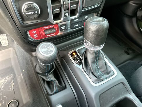 New 2023 Jeep Wrangler Unlimited Rubicon 4xe w/ Cold Weather Group image 20