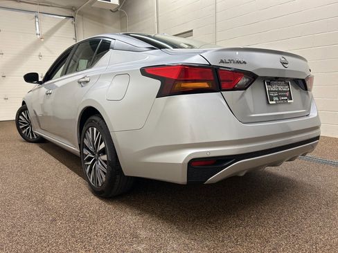 Used 2023 Nissan Altima 2.5 SV image 4
