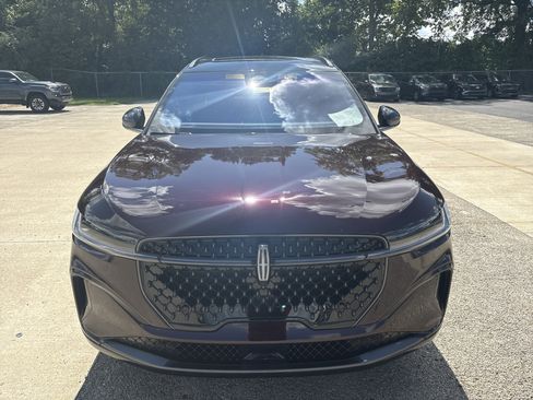 Used 2024 Lincoln Nautilus Reserve w/ Equipment Group 202A AWD/4WD image 2