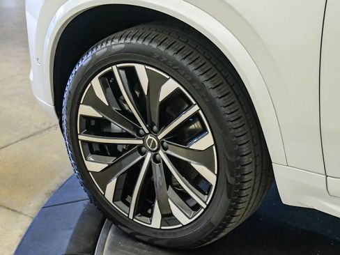 Certified 2026 Volvo XC90 B6 Ultra w/ Protection Package AWD/4WD image 10
