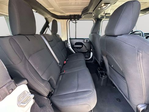 Used 2022 Jeep Wrangler Unlimited Sport AWD/4WD image 25