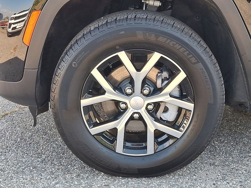 Certified 2025 Jeep Grand Cherokee Limited w/ Trailer Tow Package AWD/4WD image 33