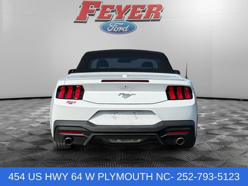 Used 2025 Ford Mustang Premium RWD image 4