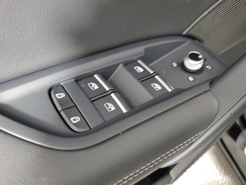 Used 2023 Audi SQ5 Prestige AWD/4WD image 16