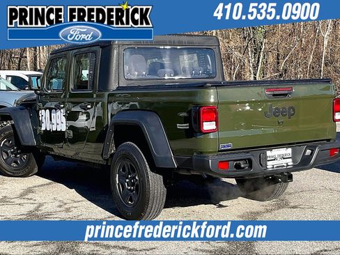 Used 2023 Jeep Gladiator Sport image 10