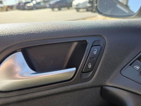 Used 2015 Volkswagen Tiguan S image 25