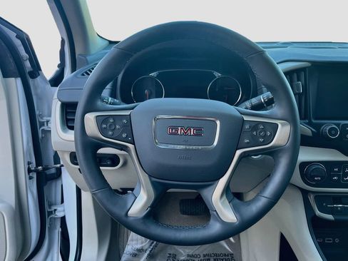 Used 2024 GMC Terrain Denali w/ Denali Premium Package AWD/4WD image 11