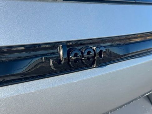 Certified 2025 Jeep Grand Cherokee Limited w/ Black Appearance Package image 24