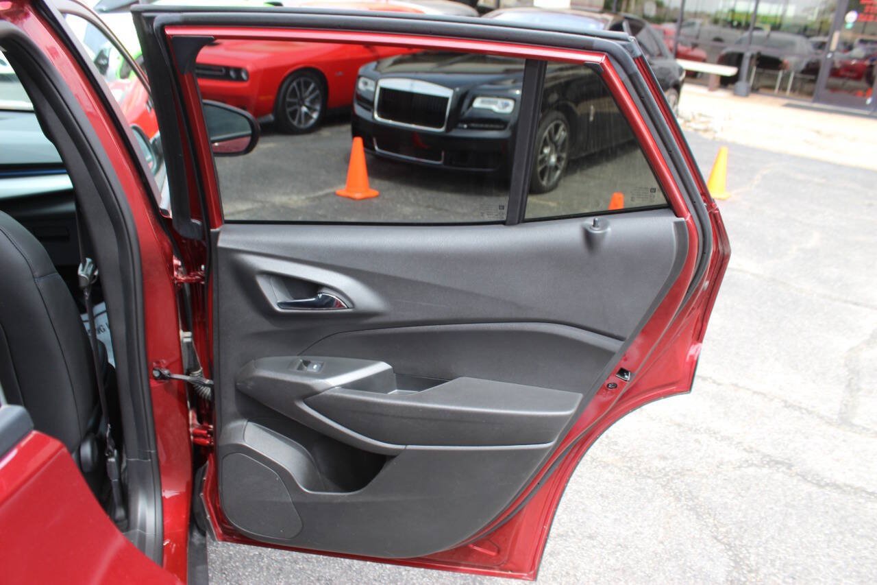 Used 2025 Chevrolet Trax LT FWD image 12