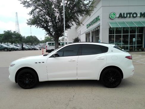 Used 2019 Maserati Levante AWD/4WD image 11