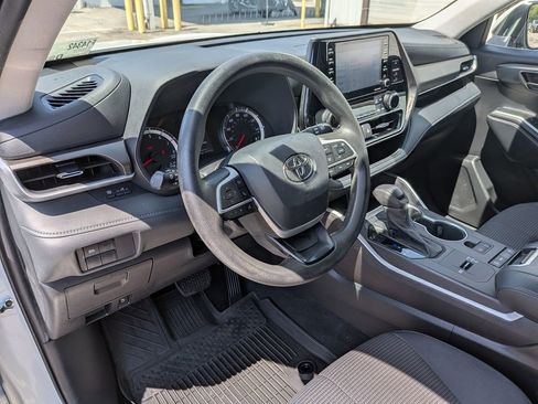 Used 2022 Toyota Highlander L FWD image 31