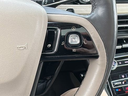 Used 2021 Lincoln Corsair Standard w/ Premium Package image 18