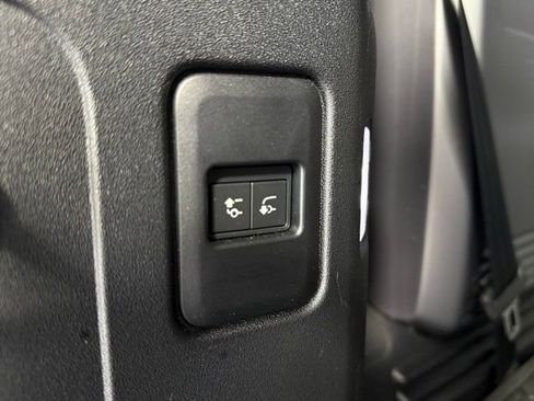 Used 2022 Land Rover Defender 110 X-Dynamic SE image 20