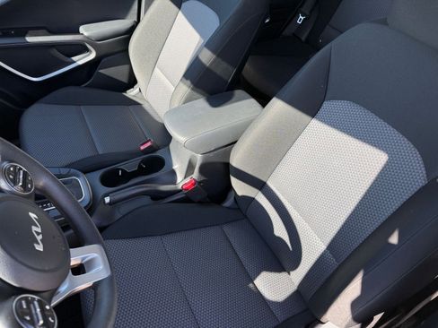 Used 2025 Kia Soul LX w/ LX Technology Package image 36